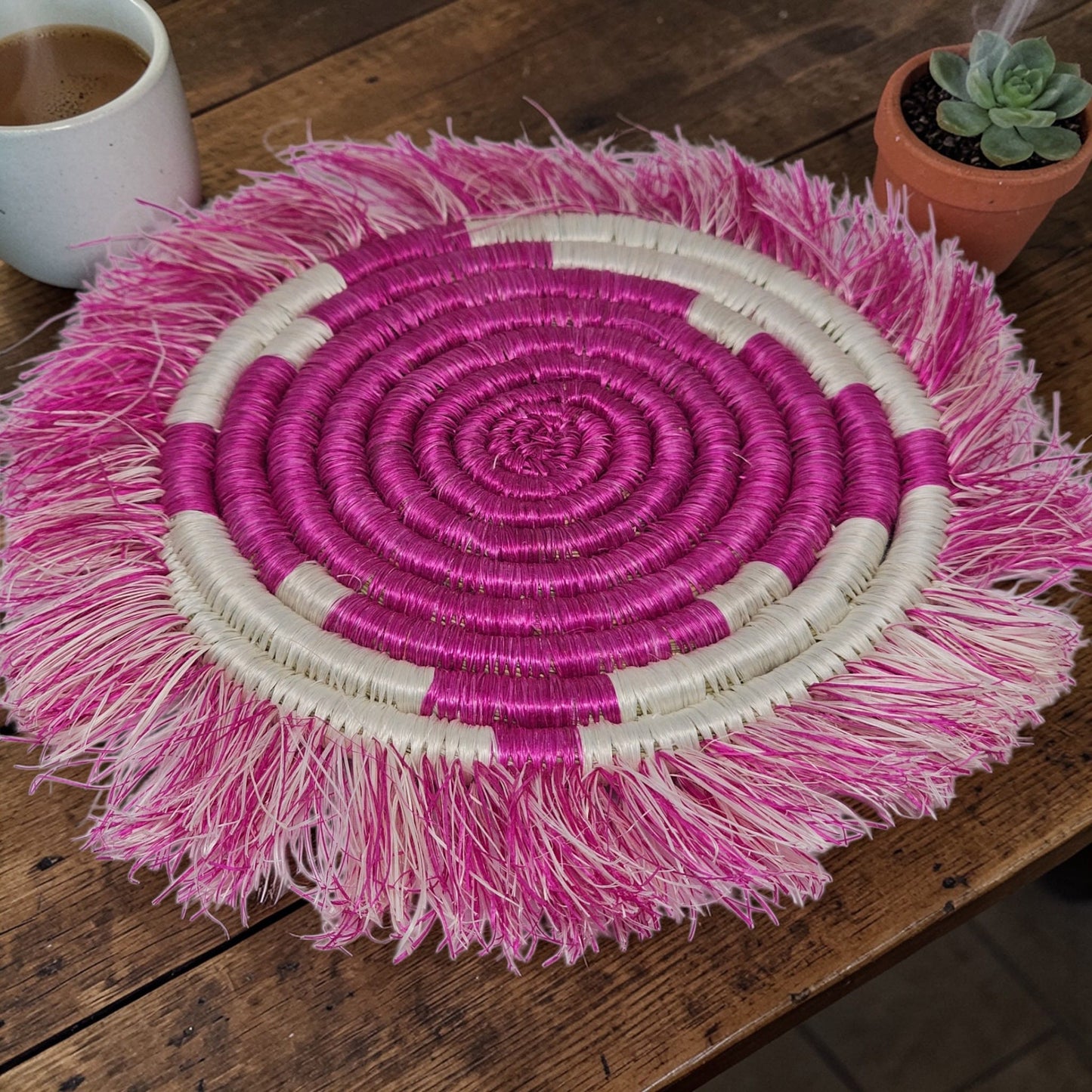 Sous-Verres Artisanaux Roses – Lot de 4 | Fait Main au Rwanda