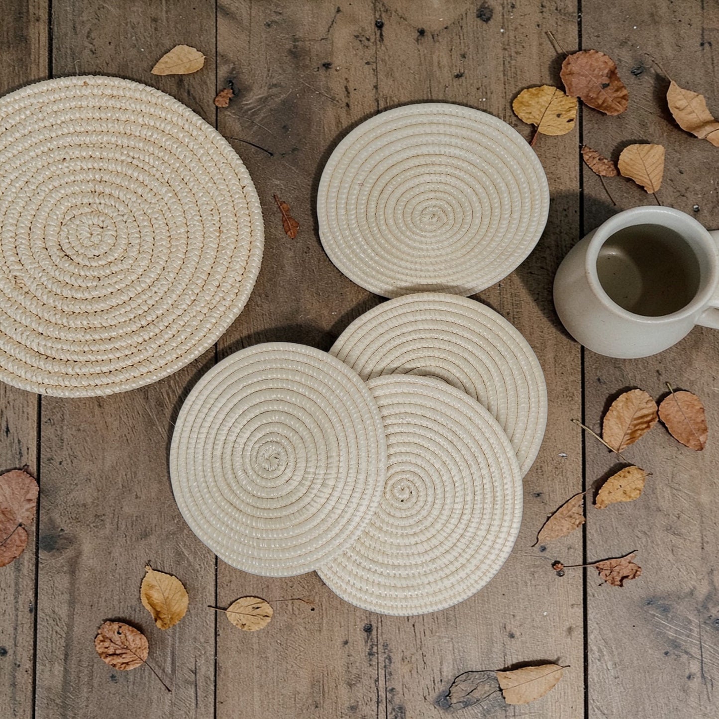Posavasos artesanales de fibra natural – Hechos a mano en Ruanda (juego de 6)